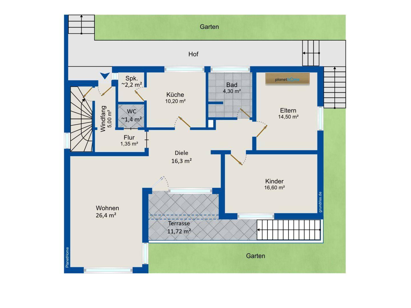 Grundriss des Erdgeschosses mit Wohnzimmer, Küche, Schlafzimmern und Terrasse.