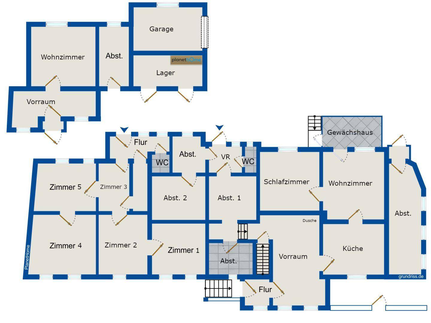 Grundriss des Erdgeschosses mit Garage, Gewächshaus und mehreren Zimmern.