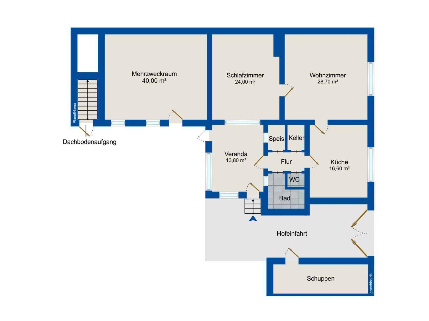 Grundriss des Erdgeschosses mit Wohnzimmer, Schlafzimmer, Küche und Mehrzweckraum.