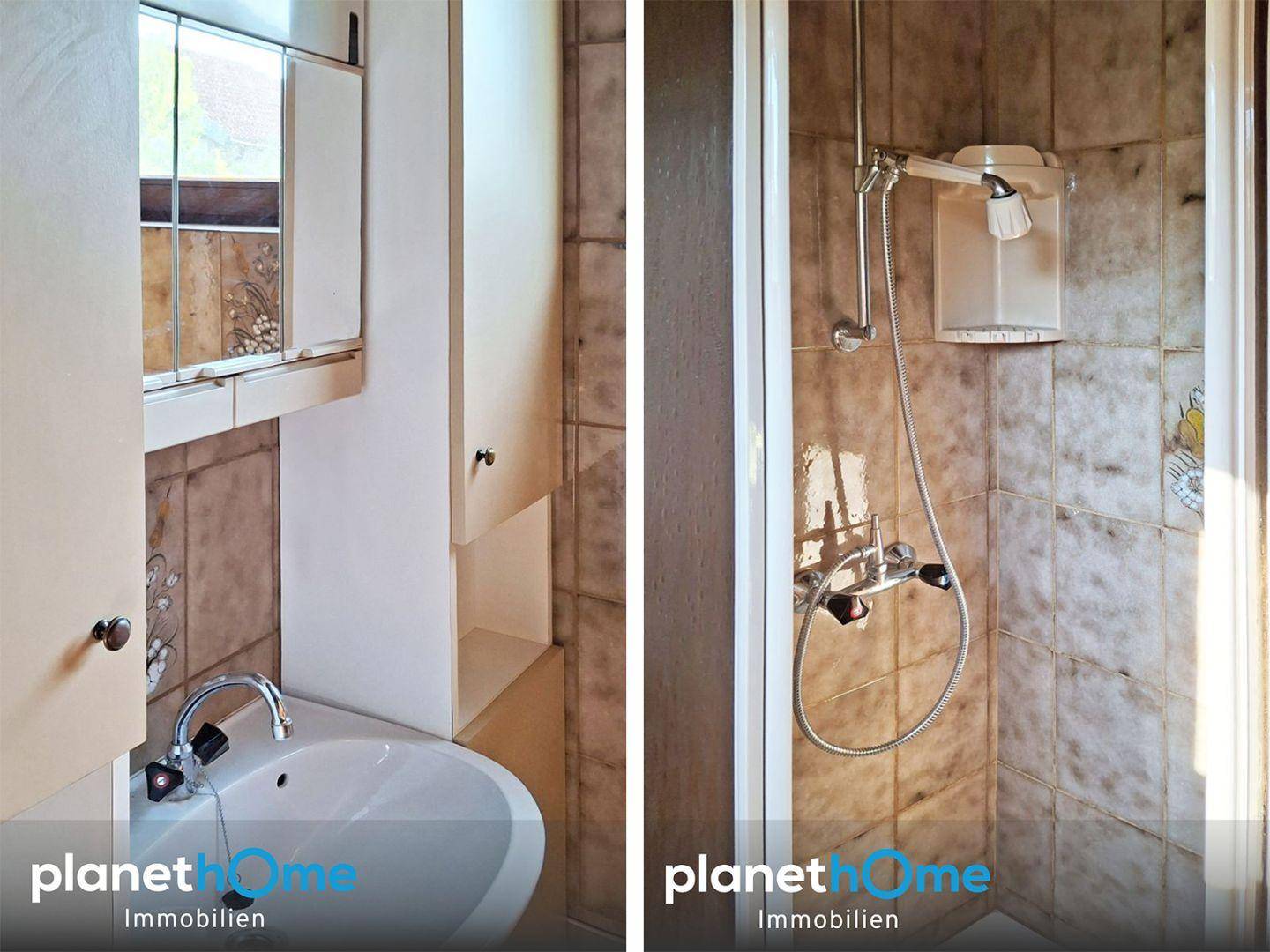 Badezimmer mit Waschbecken, Spiegelschrank und Duschbereich mit Fliesen im Retro-Stil.