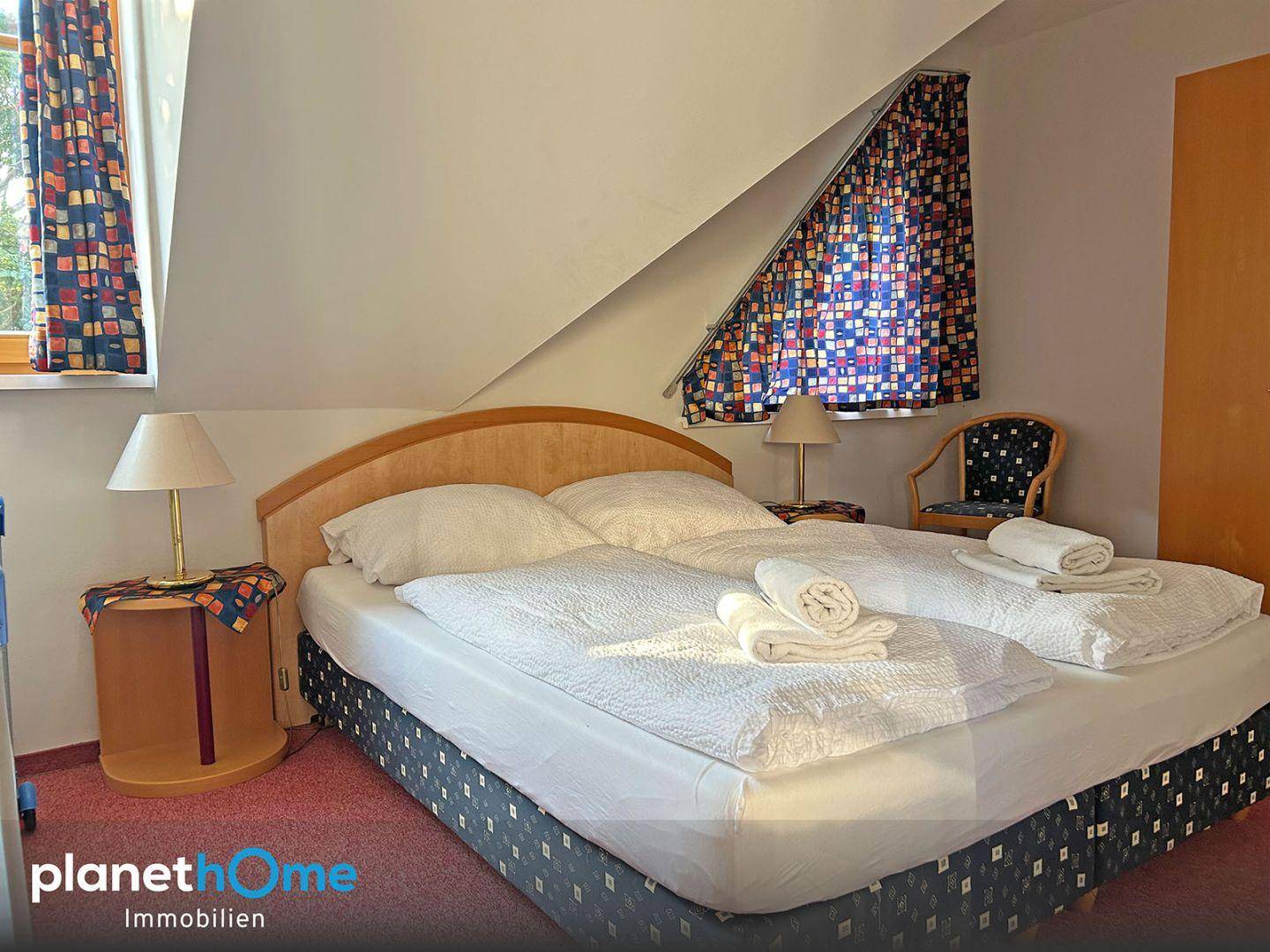 Schlafzimmer 1