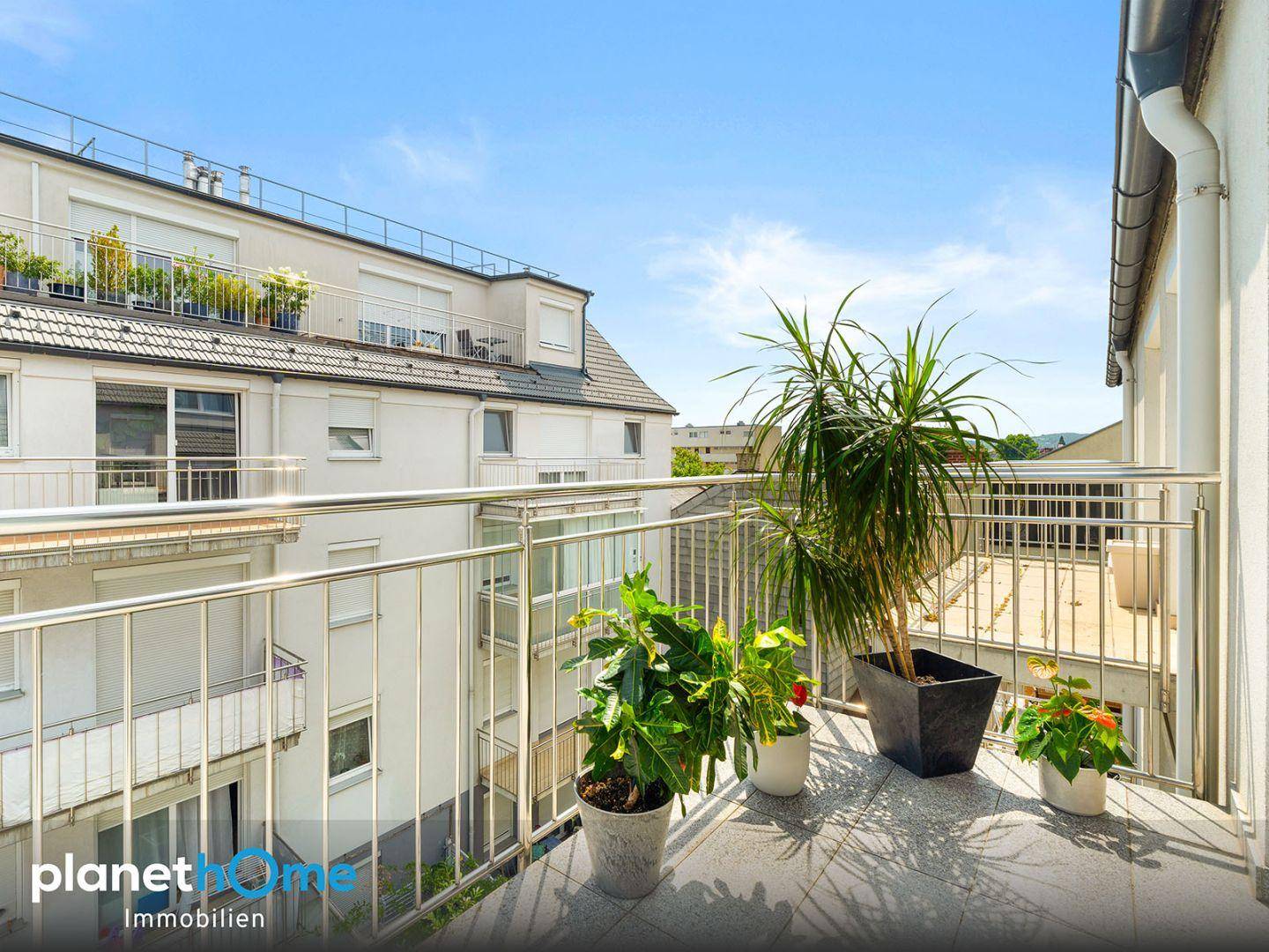 Balkon vor dem Wohnraum