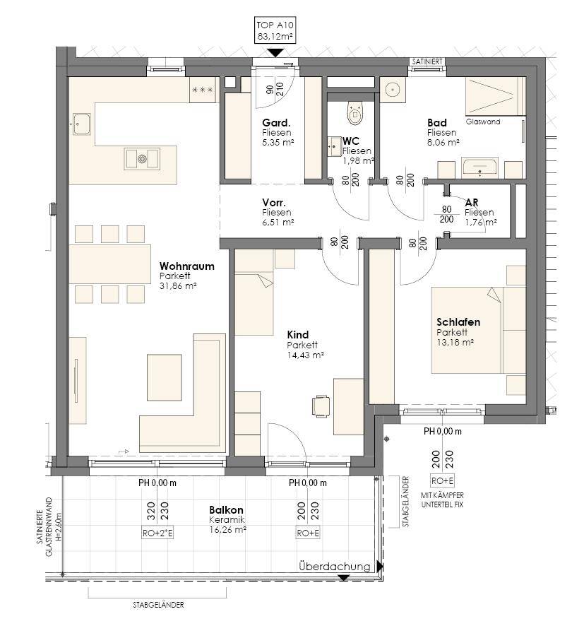 Detaillierter Grundriss einer Wohnung mit drei Zimmern, großem Balkon und separatem WC.