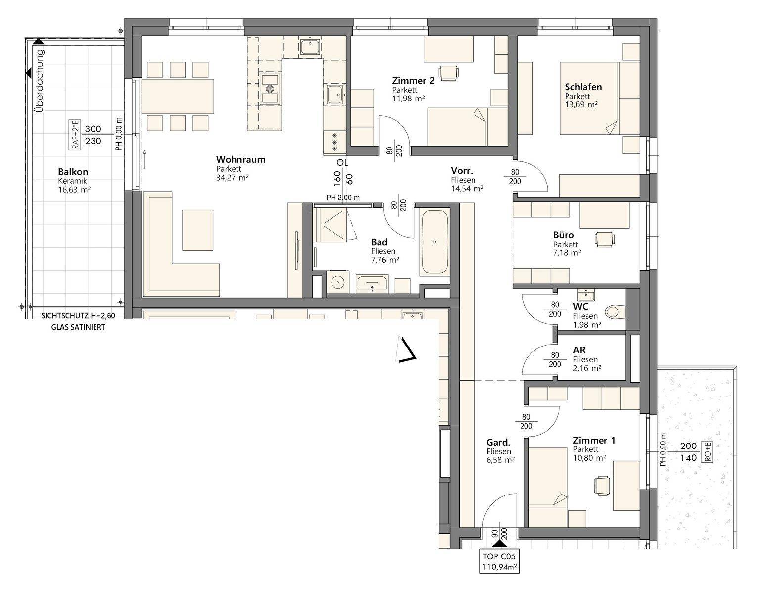 Grundriss einer Wohnung mit offenem Wohnbereich, mehreren Zimmern und Balkon.