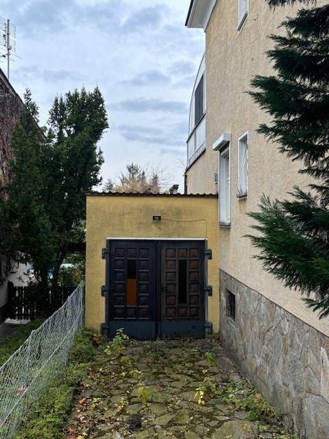 Verborgenes Juwel: Sanierungsbedürftige Stadtvilla in Traumlage mit Potenzial! - Ansicht 3