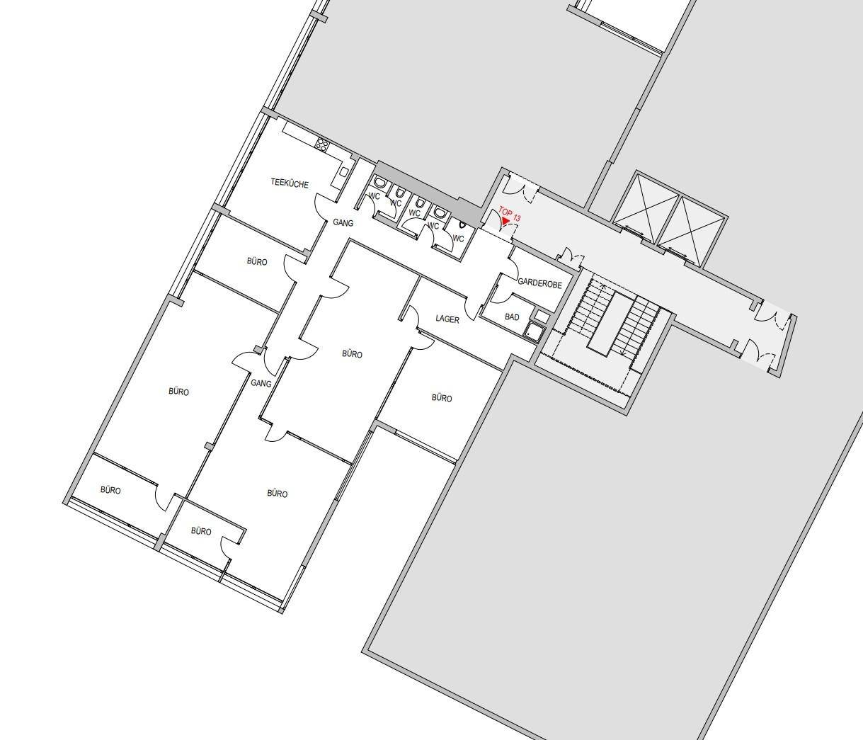 Komplexer Grundriss mit mehreren Büros, Lagerraum, Garderobe, Bad, Teeküche und Treppenhaus.