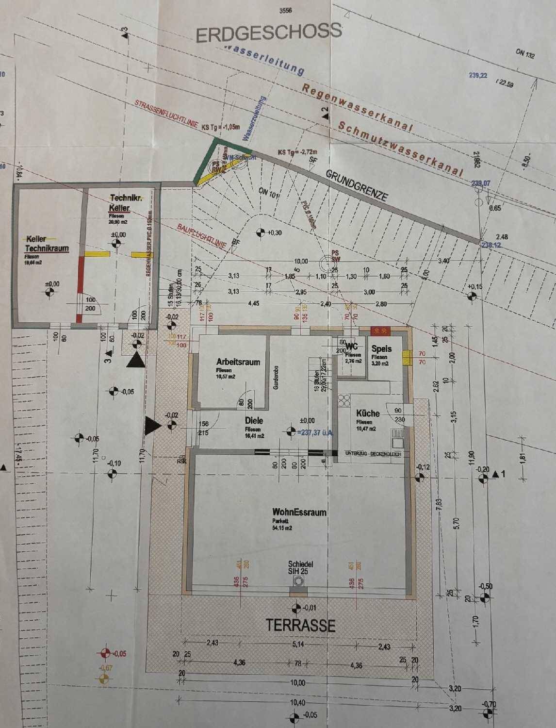 Grundriss des Erdgeschosses mit offenem Wohn-Essbereich, Küche und direktem Terrassenzugang.