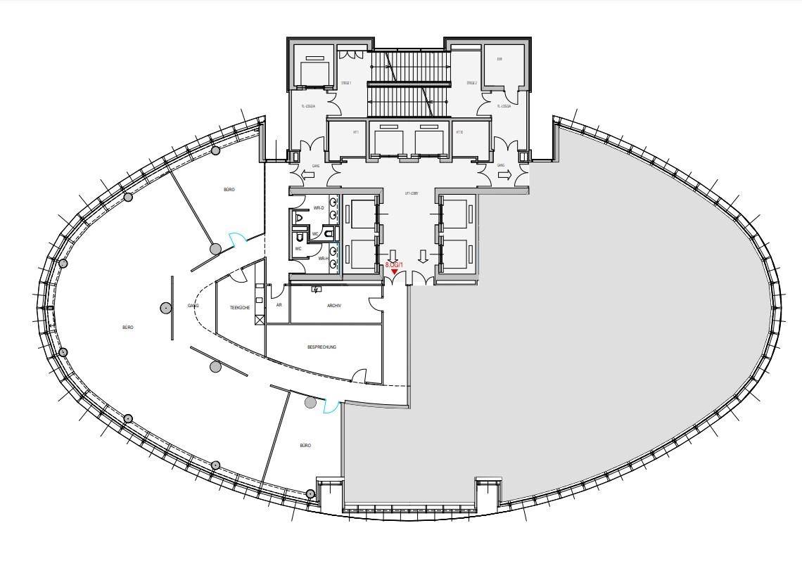 Grundriss eines ovalen Bürogebäudes mit umlaufendem Balkon, offenem Layout und zentralem Erschließungskern.