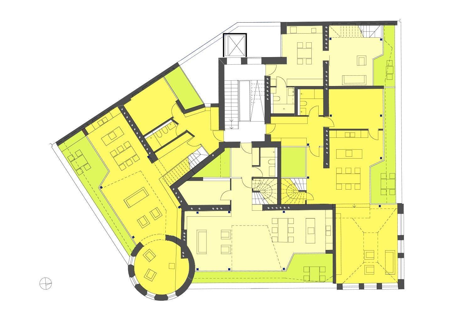 Grundriss einer weiteren Etage mit vielfältiger Raumaufteilung und Balkonzugängen.