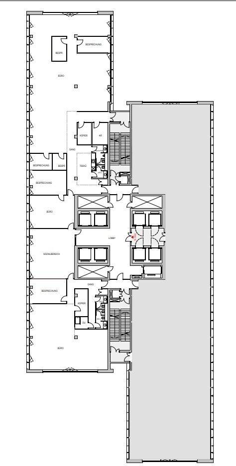 Grundriss eines Bürogebäudes mit mehreren Büros, Besprechungsräumen und einer Lobby. Es sind Aufzüge und Treppenhäuser sowie zahlreiche Fenster entlang der Fassade eingezeichnet.