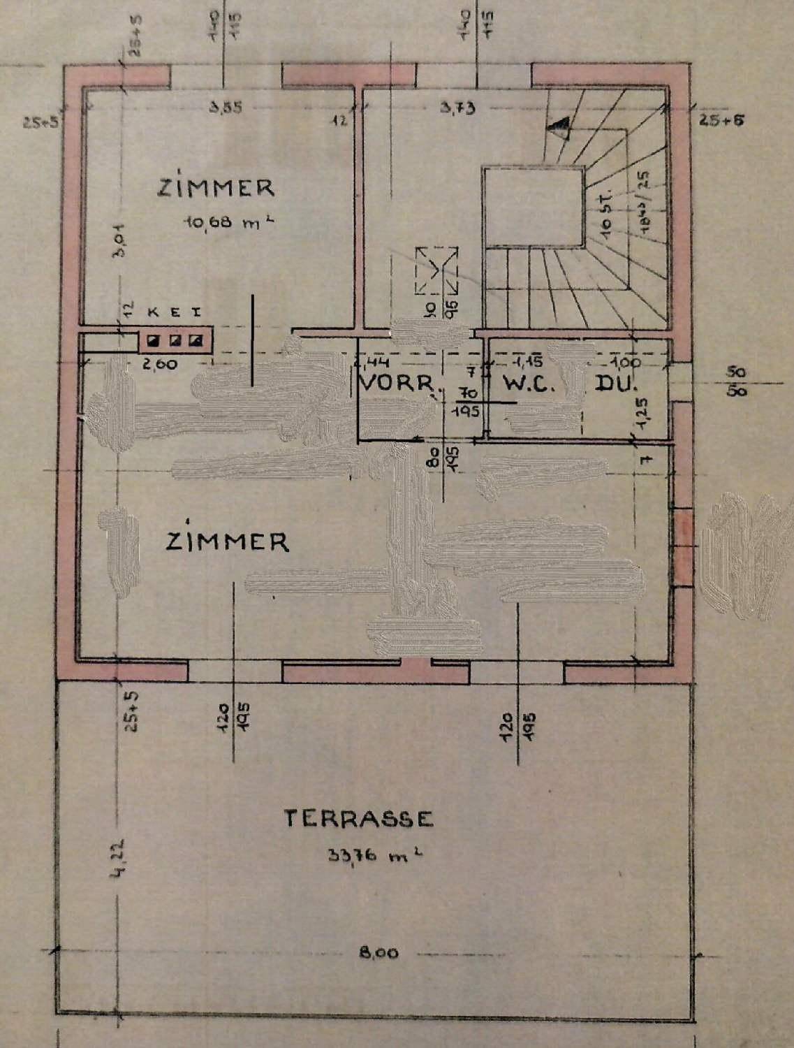 Grundriss des Obergeschosses mit zwei Zimmern und einer großen Terrasse.