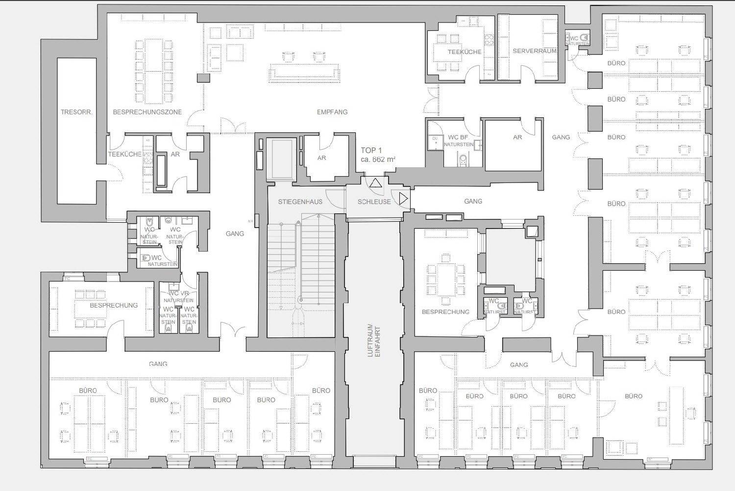 Detaillierter Grundriss einer Büroetage mit verschiedenen Büros, Besprechungsräumen und Sanitäranlagen.