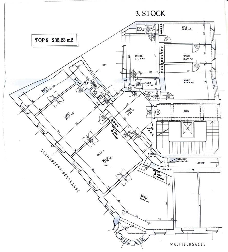 Detaillierter Grundriss der Wohnung TOP 9 mit 235,23 m², inklusive Küche, Bad und mehreren Büroräumen.