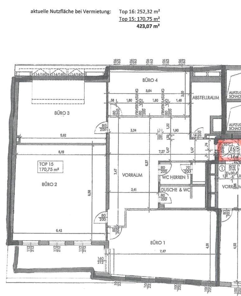 Grundrissplan zeigt mehrere Büroräume, einen Abstellraum und separate Sanitärbereiche.