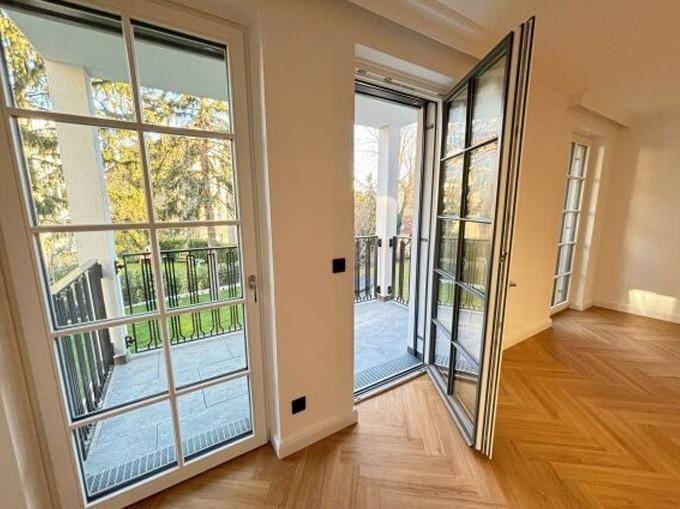 Wohnraum mit Balkon