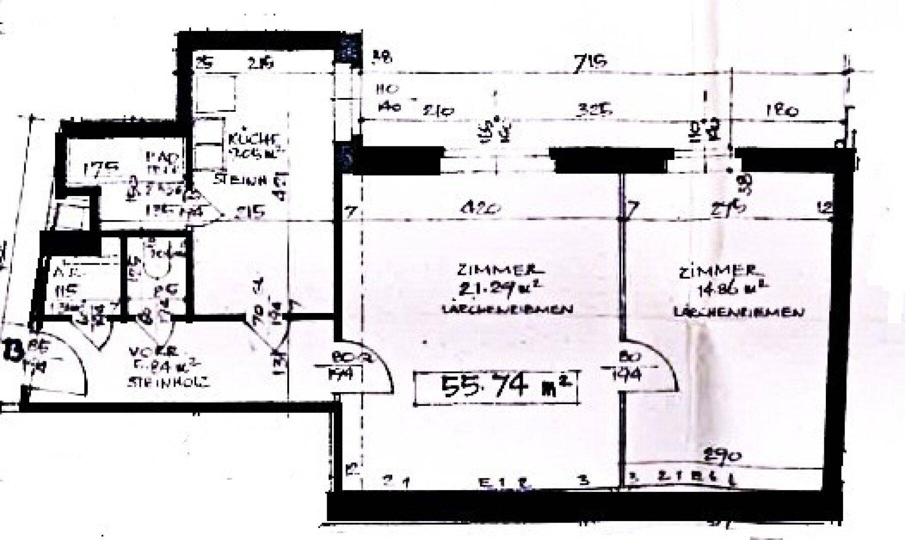 Handgezeichneter Grundriss der Wohnung mit Zimmeraufteilung und Flächenangaben.