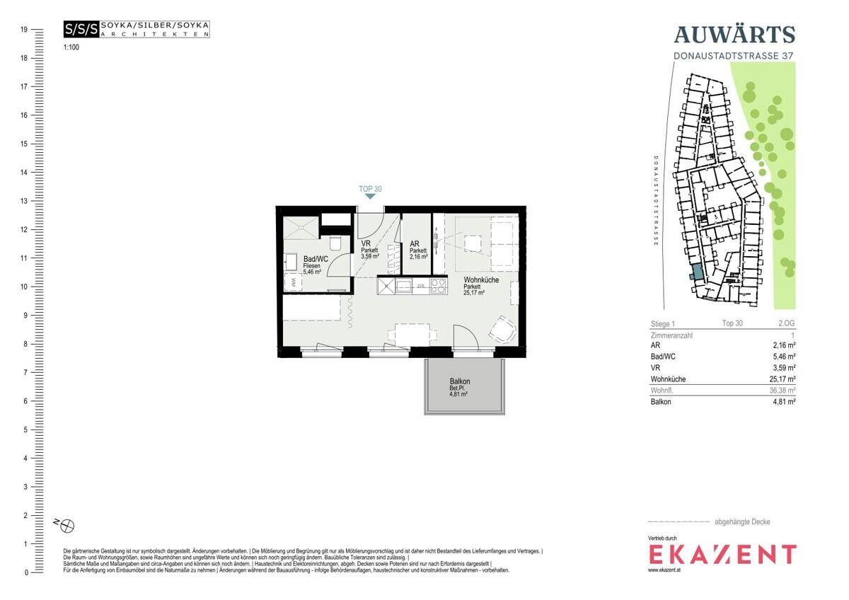 Grundriss einer Wohnung mit Wohnküche, Schlafzimmer, Bad und Balkon.