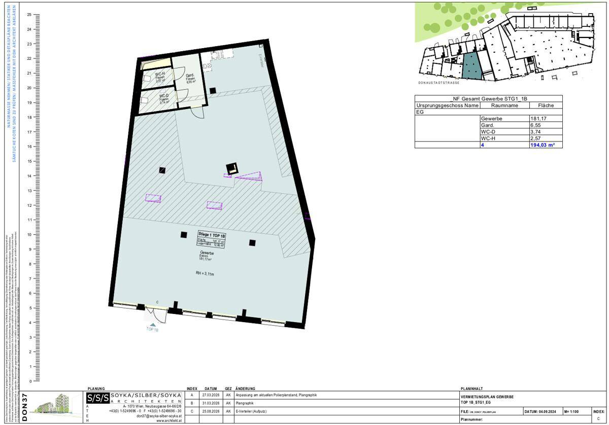 Grundrissplan für eine Gewerbefläche im Erdgeschoss mit offenem Layout und separaten WC-Bereichen.
