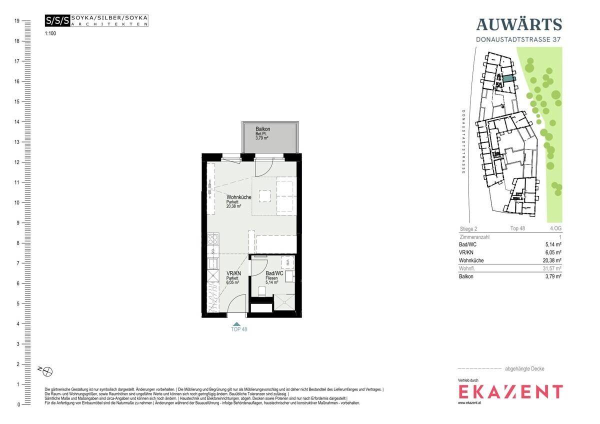 Detaillierter Grundriss einer Wohnung mit offener Wohnküche, Bad/WC und einem Balkon.