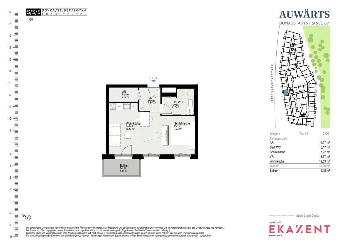 Grundriss einer Wohnung mit Wohnküche, Schlafzimmer, Bad und Balkon.
