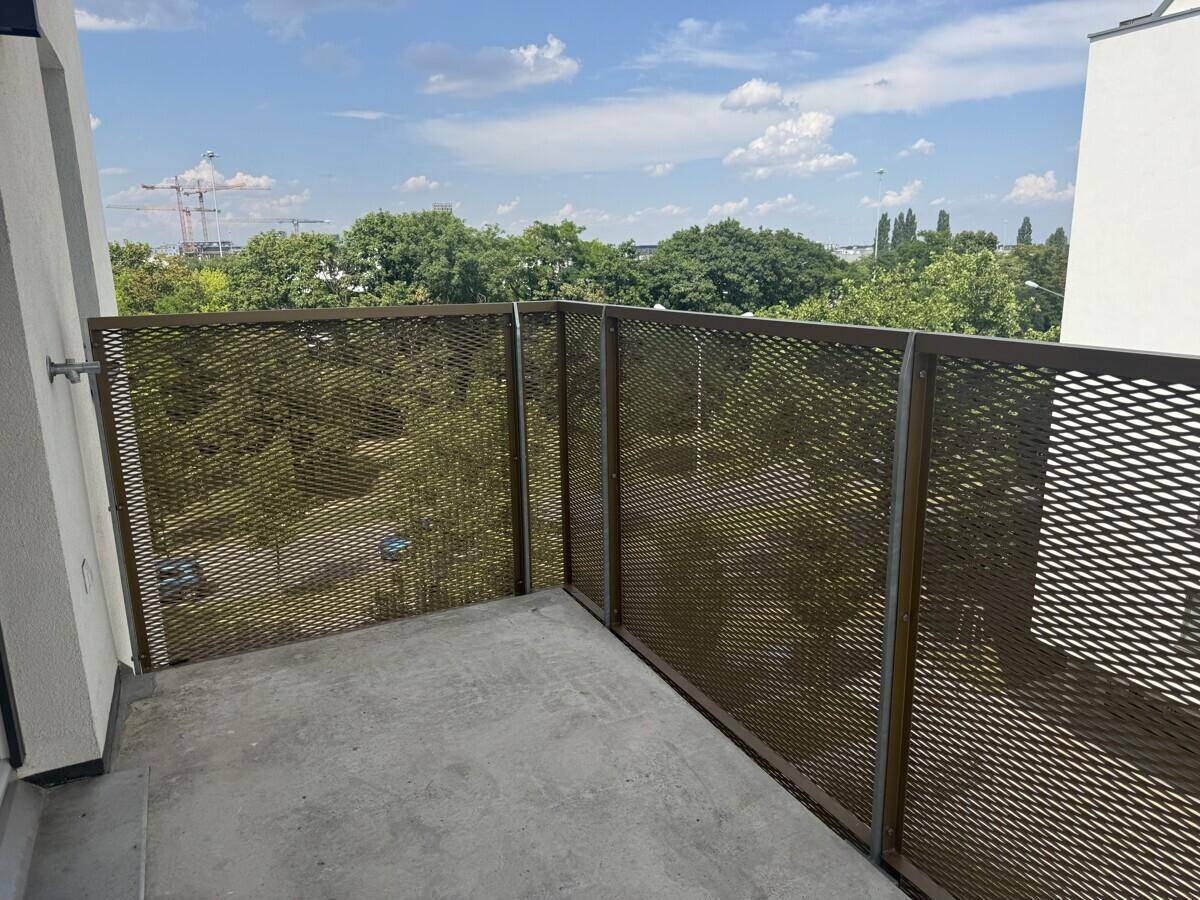 GROSS 60| Unbefristete 2 Zimmerwohnung mit Balkon | ab sofort verfügbar - Więcej