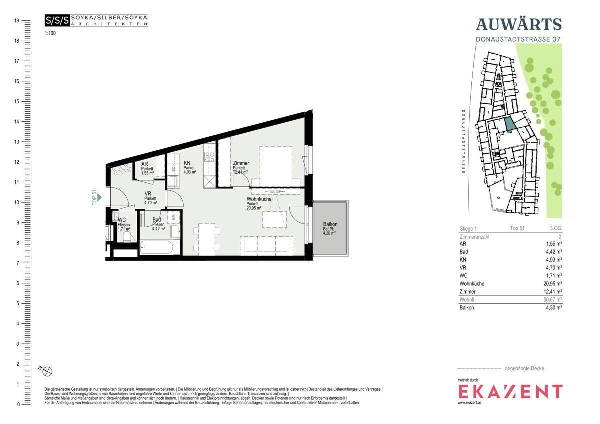 Grundriss einer Wohnung mit Wohnküche, Schlafzimmer, Bad und Balkon.