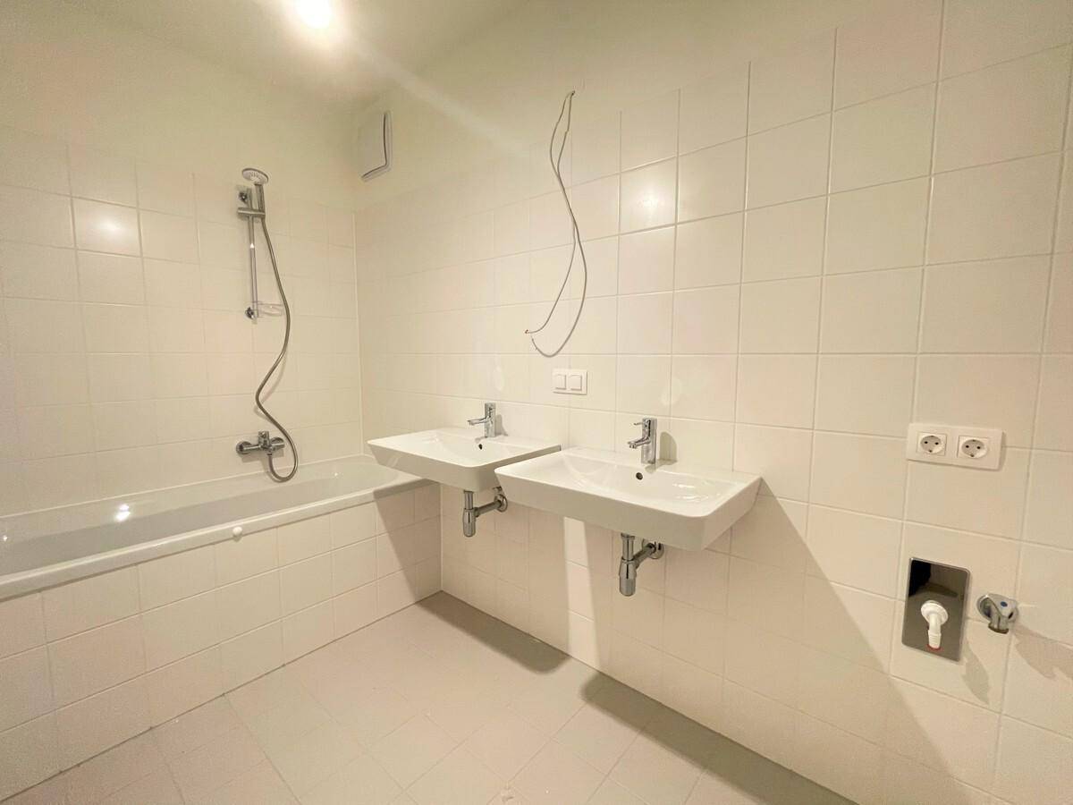 Badezimmer mit Badewanne