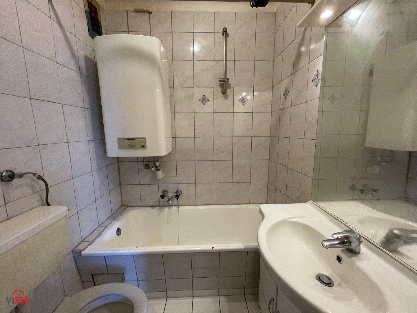 Badezimmer mit Wanne