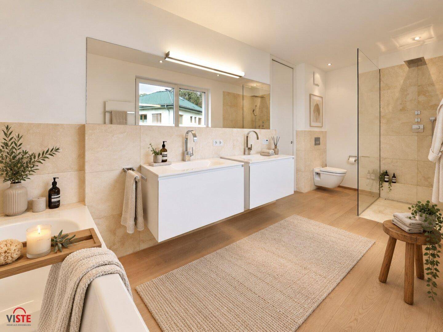 Modernes Badezimmer mit Doppelwaschbecken, begehbarer Dusche und Badewanne.