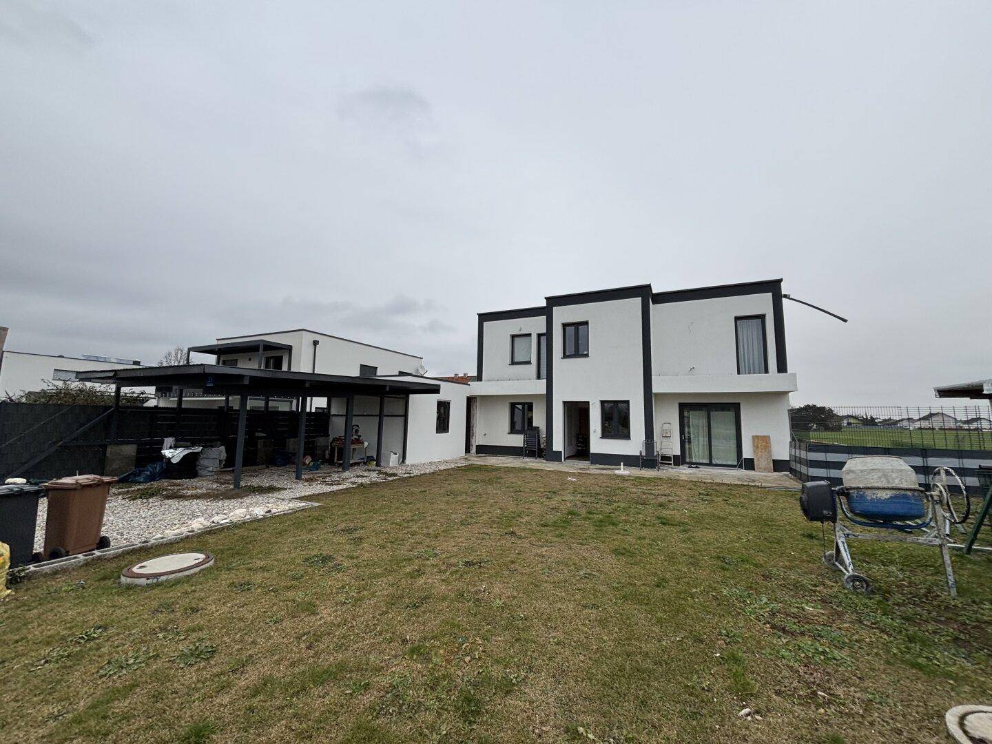 Modernes Zweifamilienhaus in Wels/ Unterhart – pohled 3