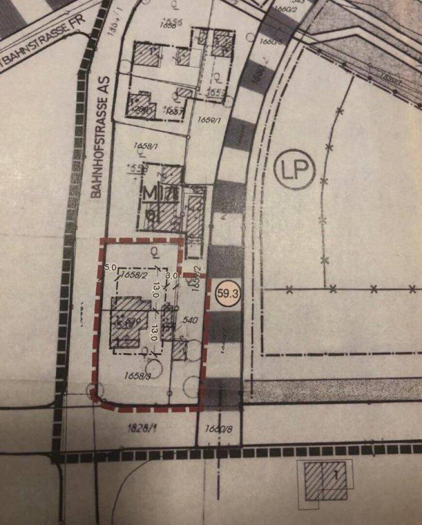 EIN sanierungsbedürftiges BESTANDSHAUS auf ZWEI gut geschnittenen BAUPARZELLEN – pohled 3
