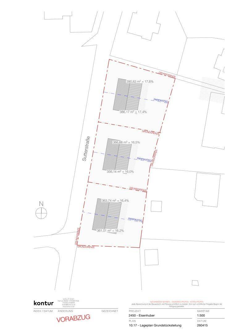 Lageplan zeigt drei geplante Baugrundstücke mit der Position der Neubauten und Satteldächern.