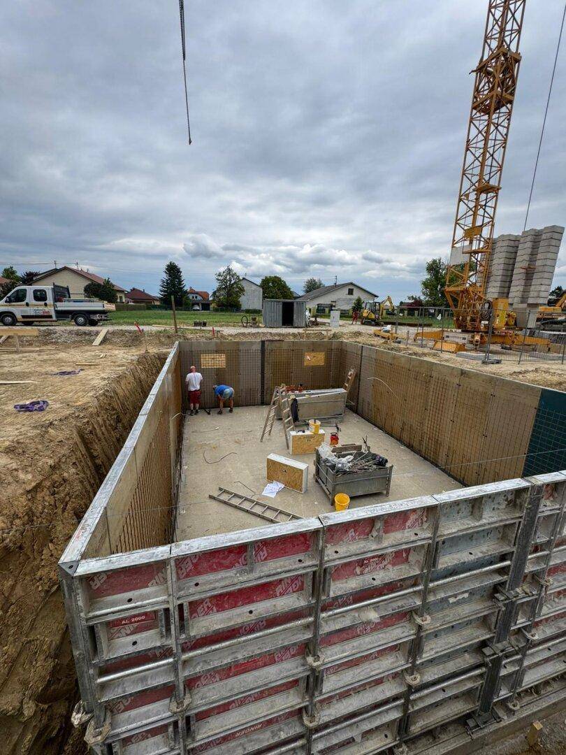 BAUSTART ERFOLGT - NUR NOCH 5 EINHEITEN FREI - großzügige Gartenflächen ab 342 m² - 10 Einheiten verfügbar - (Förderung möglich) - MUSTERHAUS VORHANDEN - Ansicht 3