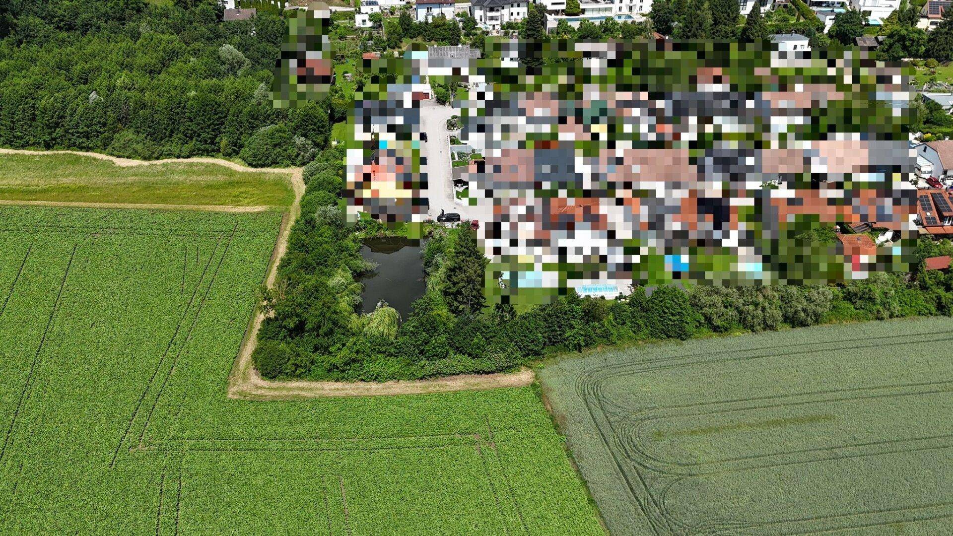 Digitales Angebotsverfahren: Sonniges Freizeitgrundstück mit idyllischem Teich in begehrter Lage von Wels-Puchberg – další