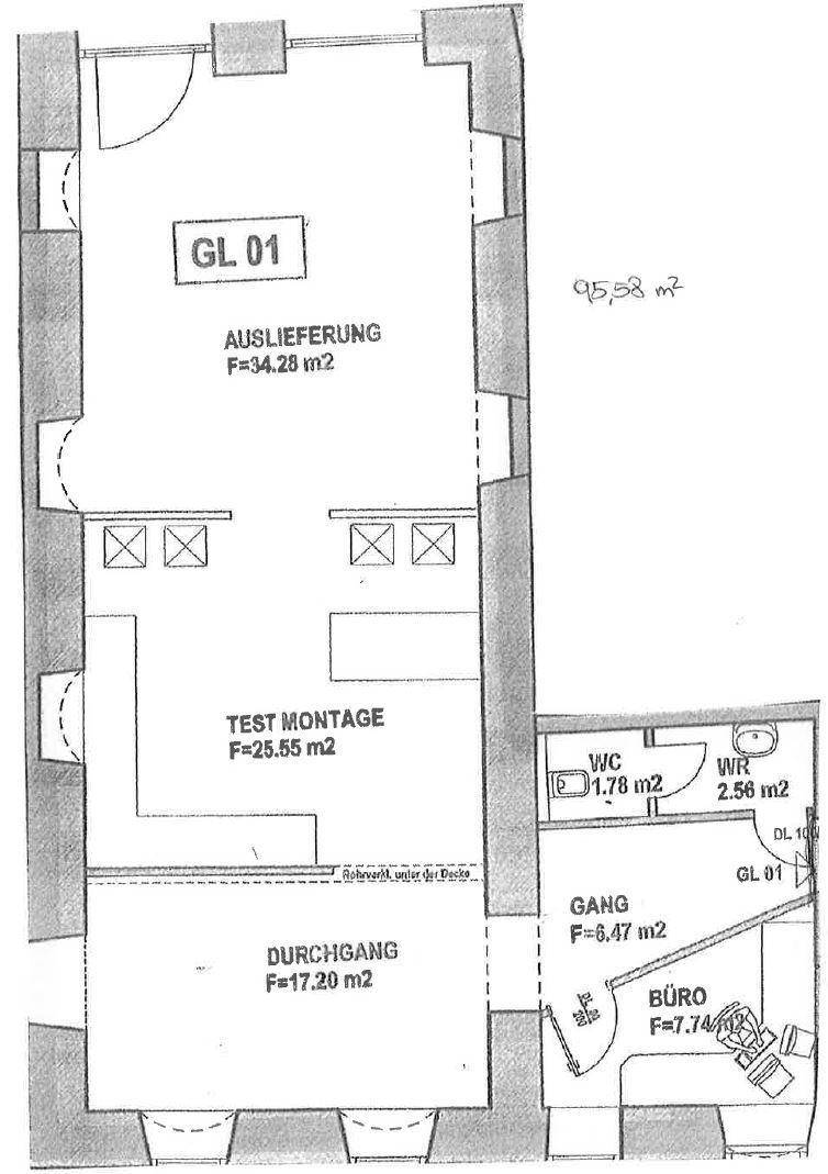 Grundrissplan des Erdgeschosses mit verschiedenen Funktionsbereichen und Flächenangaben in Quadratmetern.