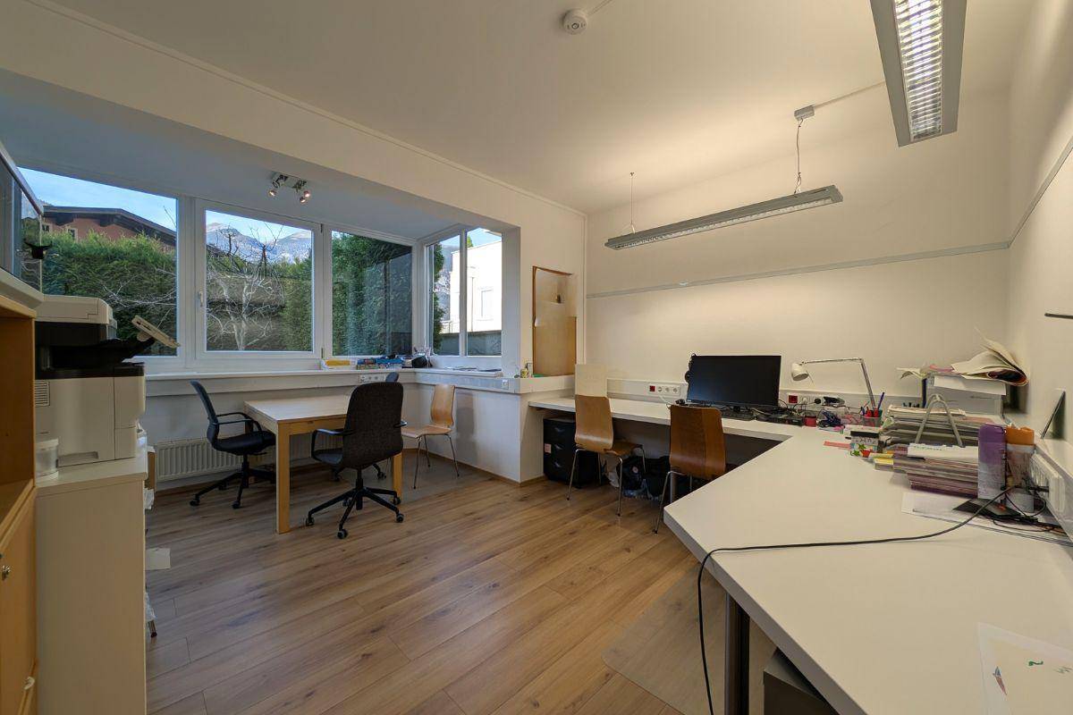 Helles Büro, Geschäftsfläche inkl. 2 Tiefgaragenstellplätze in Schwaz - Mehr