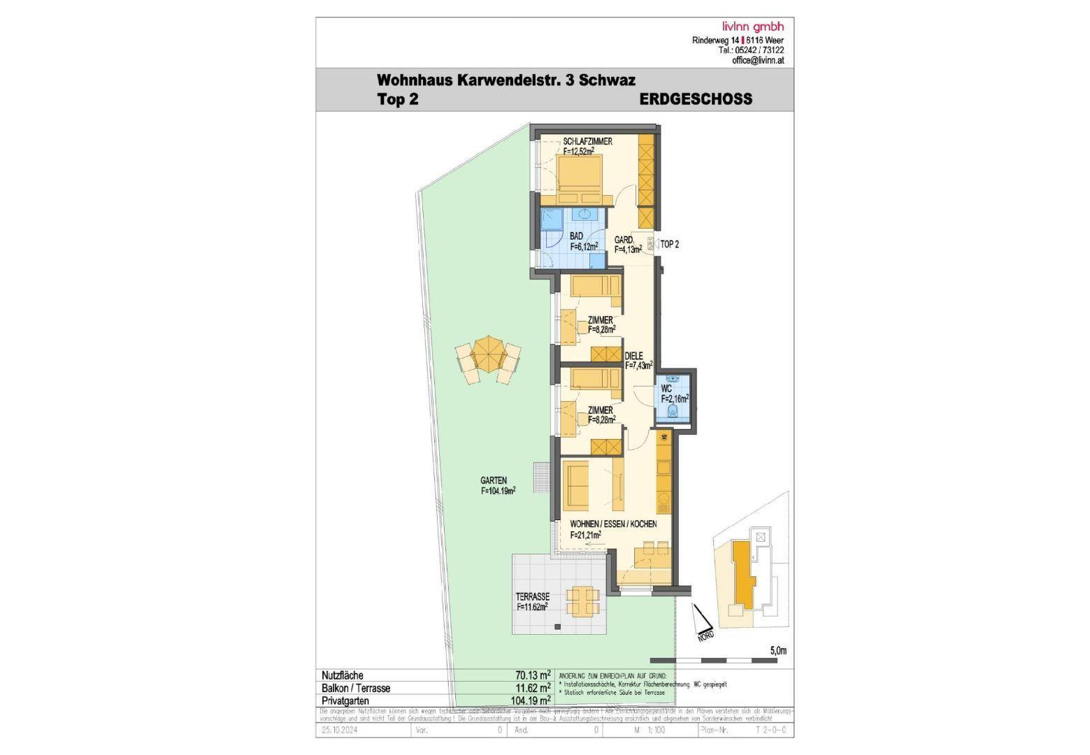 Grundriss des Erdgeschosses mit offenem Wohn-Essbereich, Schlafzimmer, Bad, WC, Terrasse und Garten.