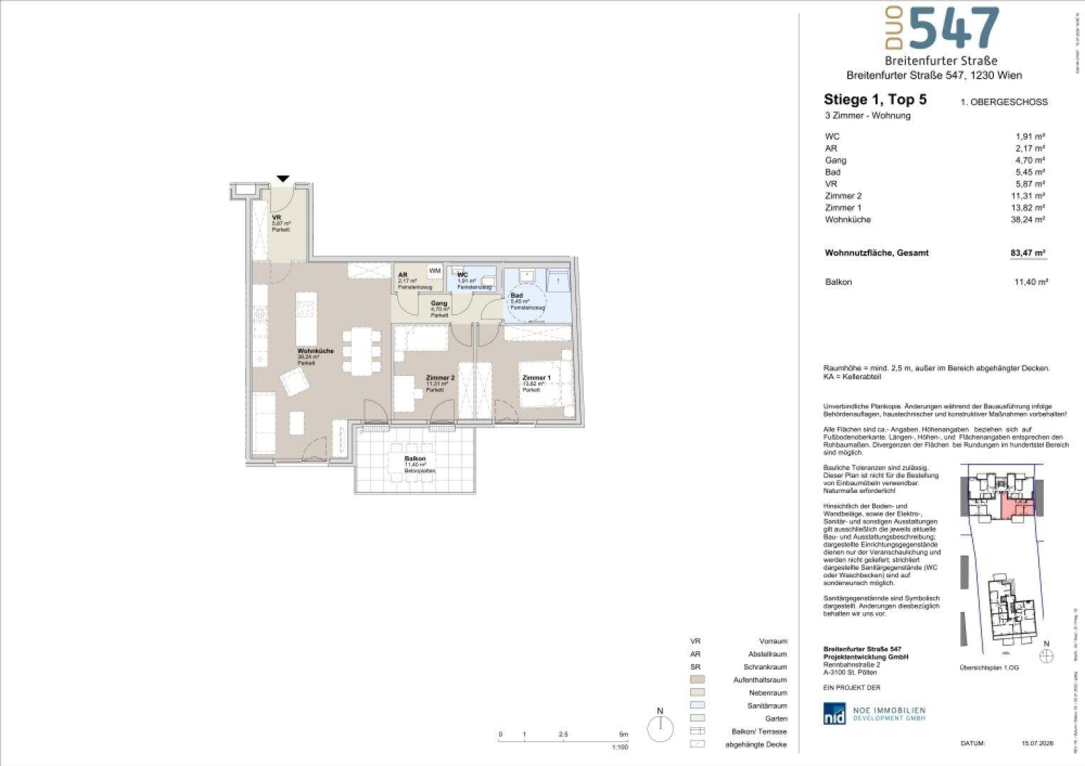 Grundriss einer Wohnung mit drei Zimmern, offenem Wohnbereich, zwei Bädern und Balkon.