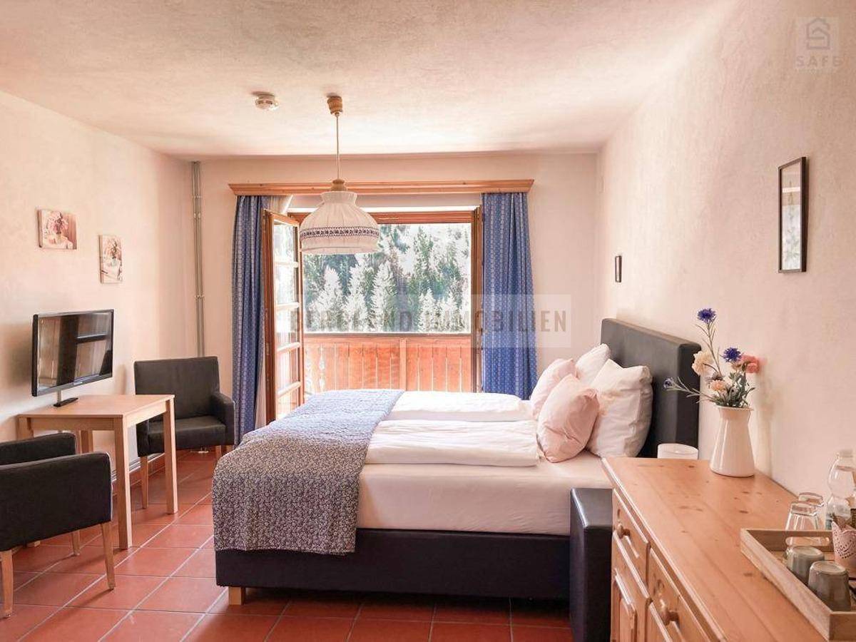 Zimmer mit Balkon