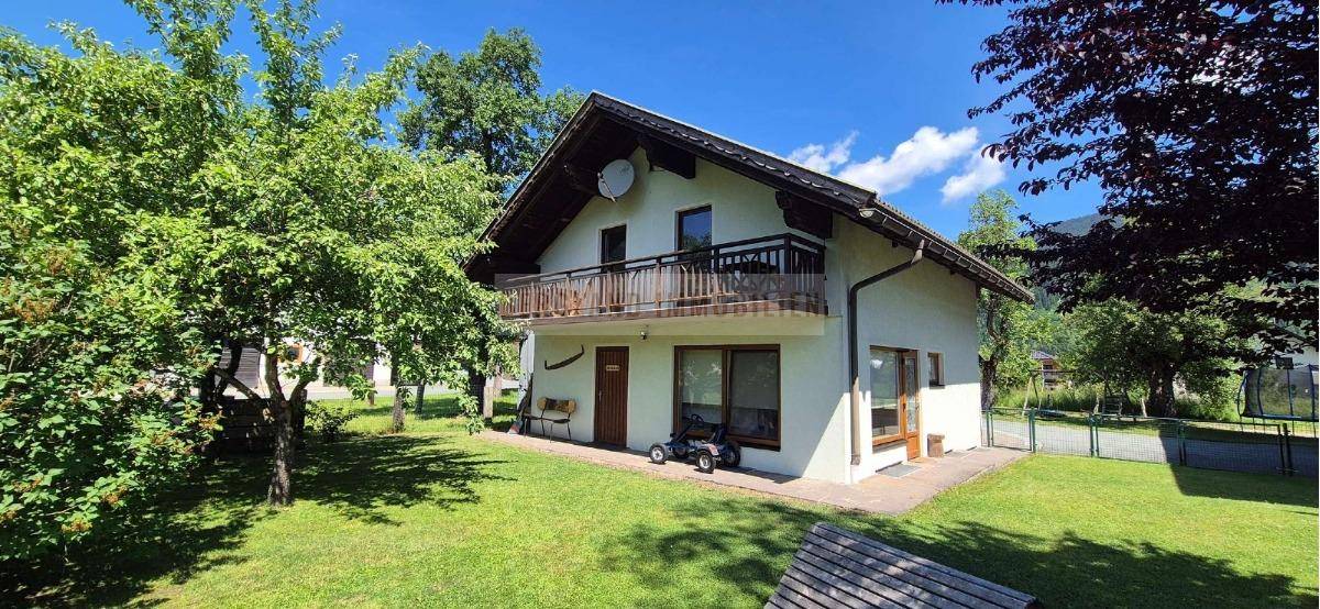 Nebenhaus mit Garage und Appartment