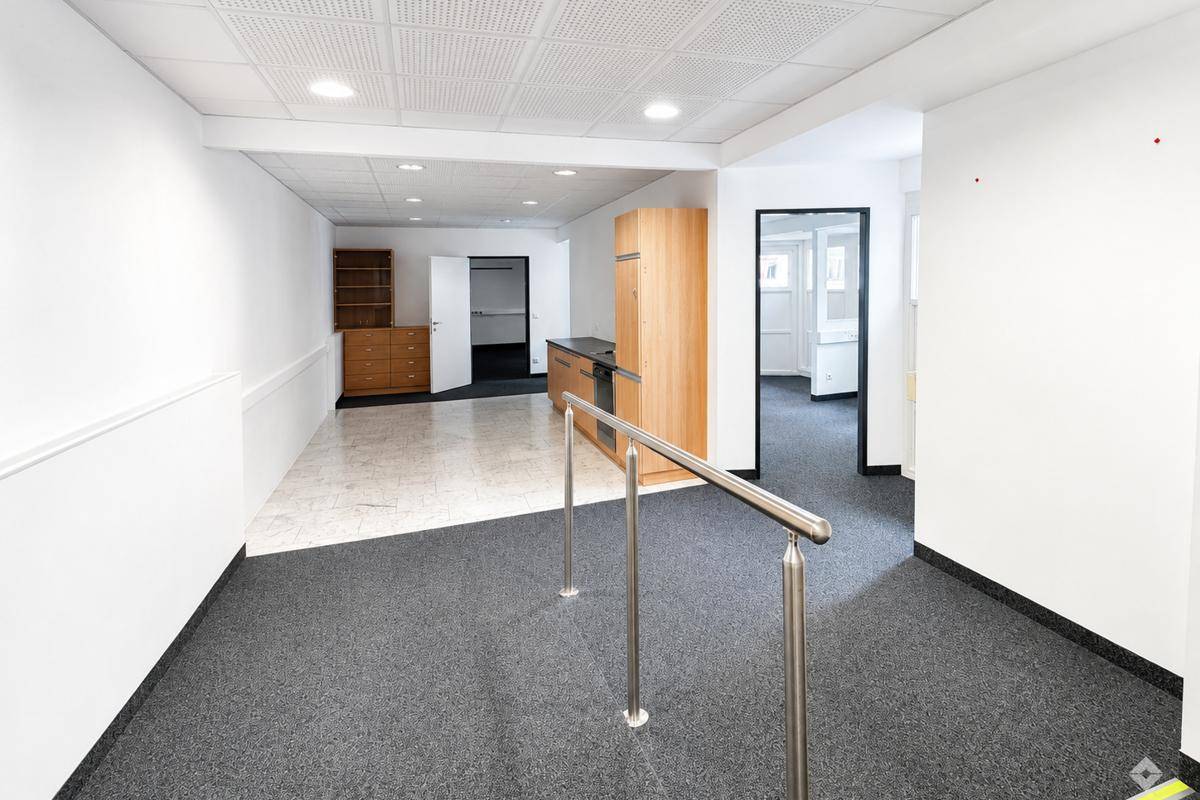 Grundrissplan eines Gewerbeobjekts mit Innenhof und Zugang zur Schallmooser Hauptstraße.
