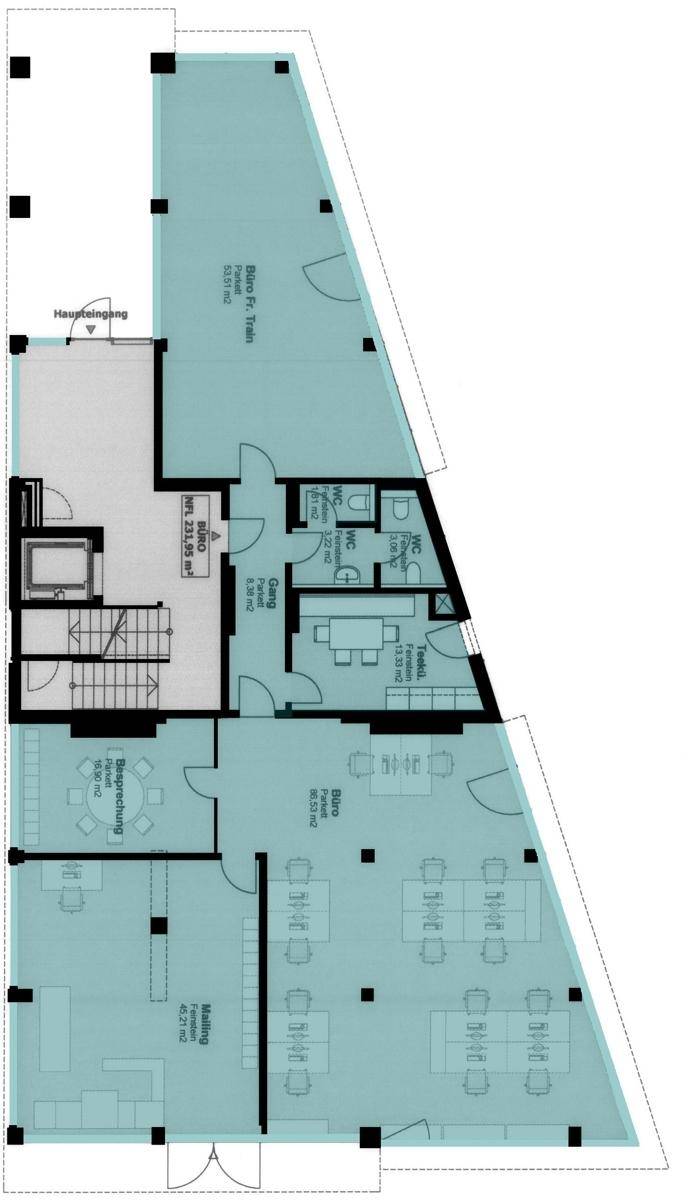 Grundriss eines Bürogeschosses mit mehreren Arbeitsbereichen, Empfang, Treppenhaus und Sanitäranlagen.