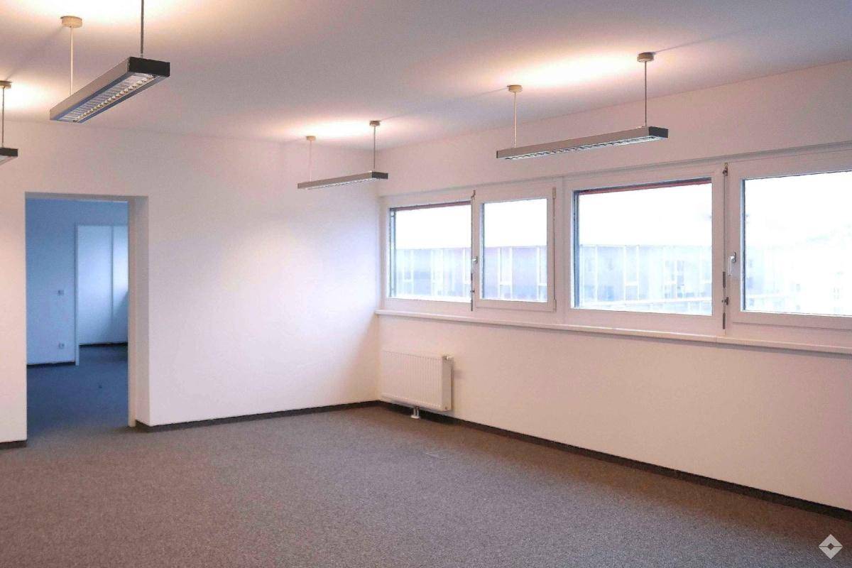 hoelzlhubnerimmobilien buero nahe techno-z