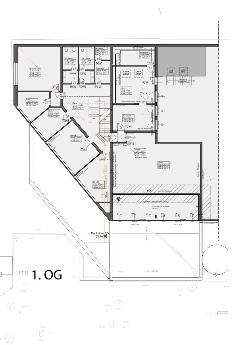 Grundriss des zweiten Obergeschosses mit Büros, Flur und einem Balkon.