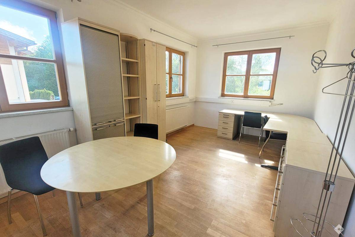 Großzügiges Büro für Kleinunternehmen - Ansicht 2