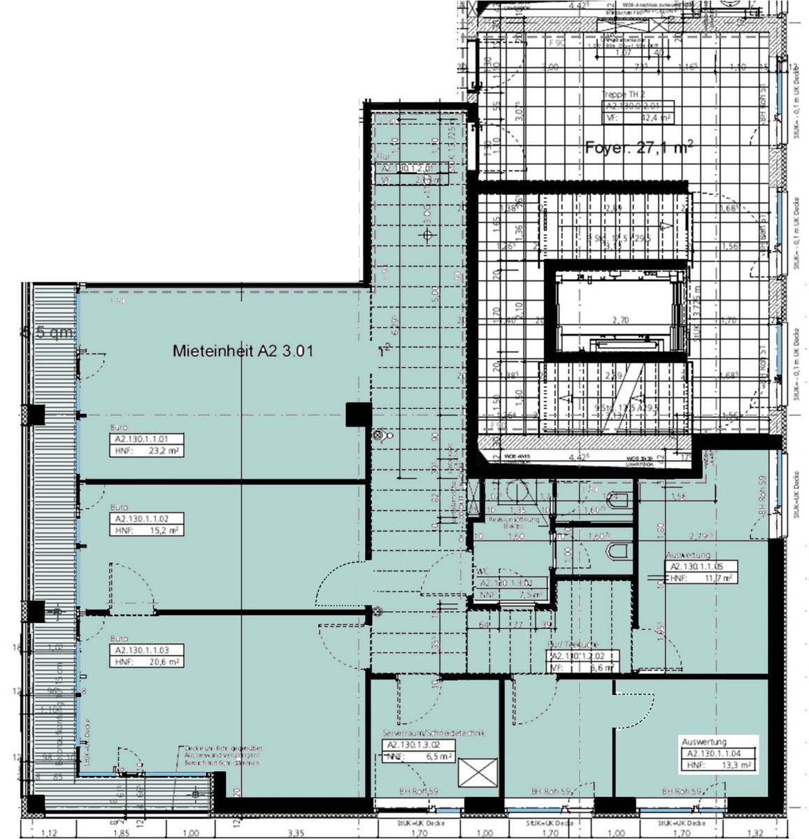 Detaillierter Grundrissplan einer Mieteinheit mit Foyer und Treppenhaus.
