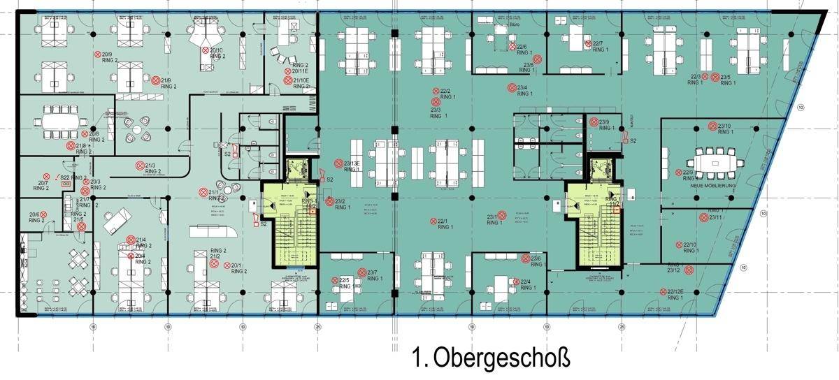 Detaillierter Grundriss des ersten Obergeschosses mit verschiedenen Büroräumen und Gemeinschaftsbereichen.