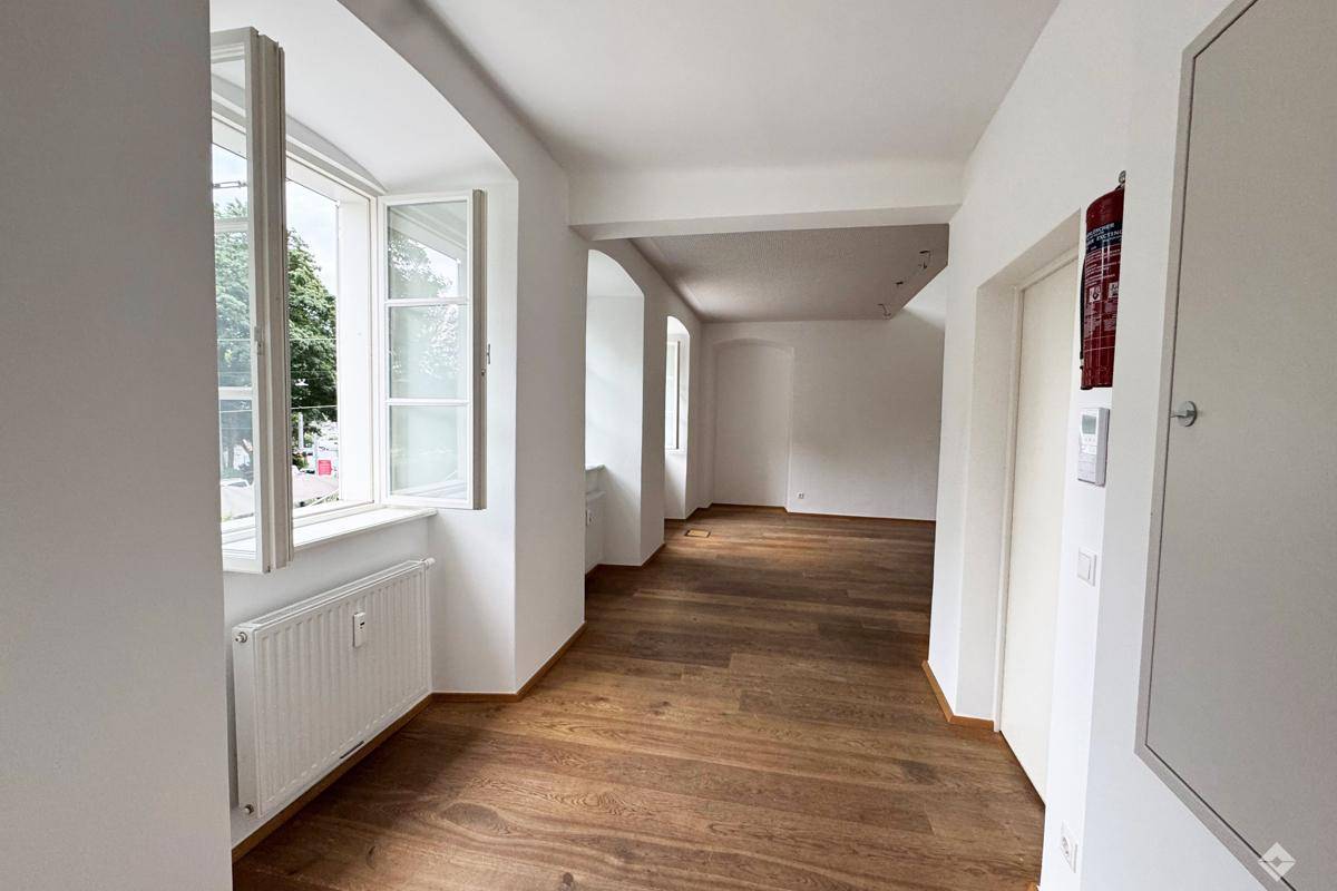 Exklusives Altstadtbüro mit Galerie, historischem Gewölbe und modernster Ausstattung - Widok 5