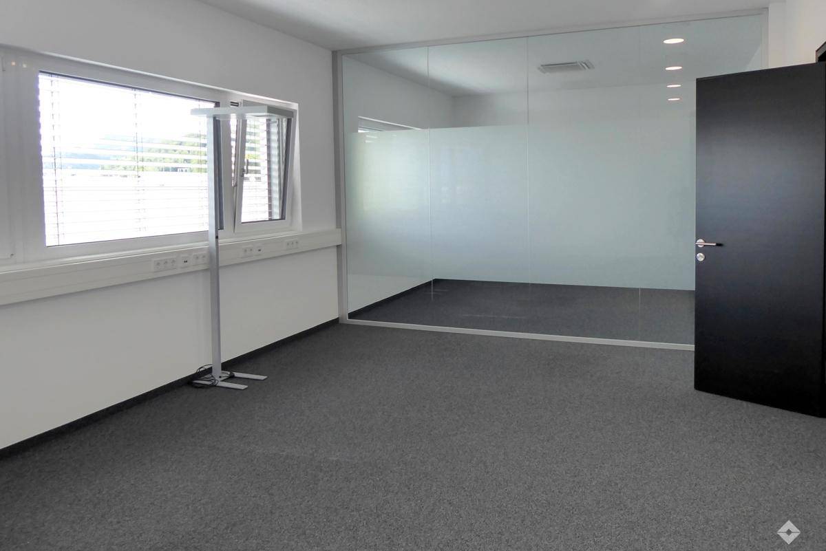 hoelzl hubner immobilien moderne bueroflaeche groedig