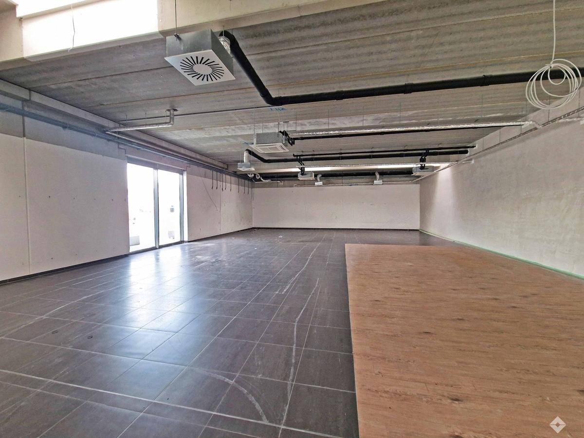 Ihre Geschäftsfläche im Fachmarktzentrum YBBSilon - Radharc 4